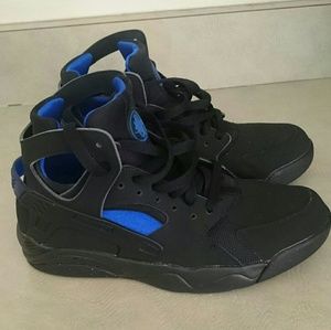 Black Nike Huarache